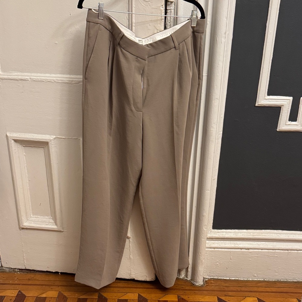 Aritzia effortless low rise pant Pleated Dress Pants - Taupe